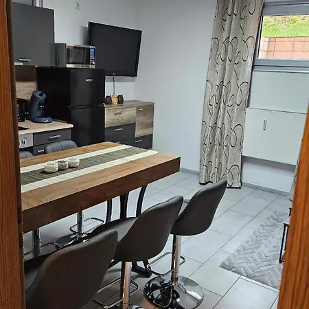 Familienfreundliche In Vussem Apartmán *